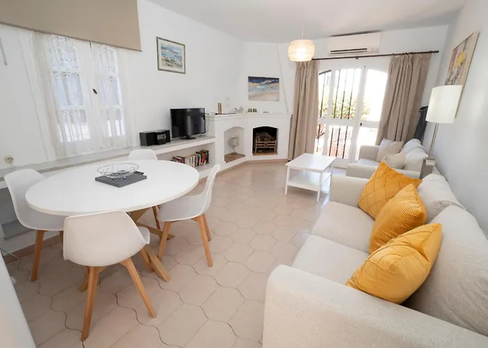 בית נופש Pinos 22 Menyber